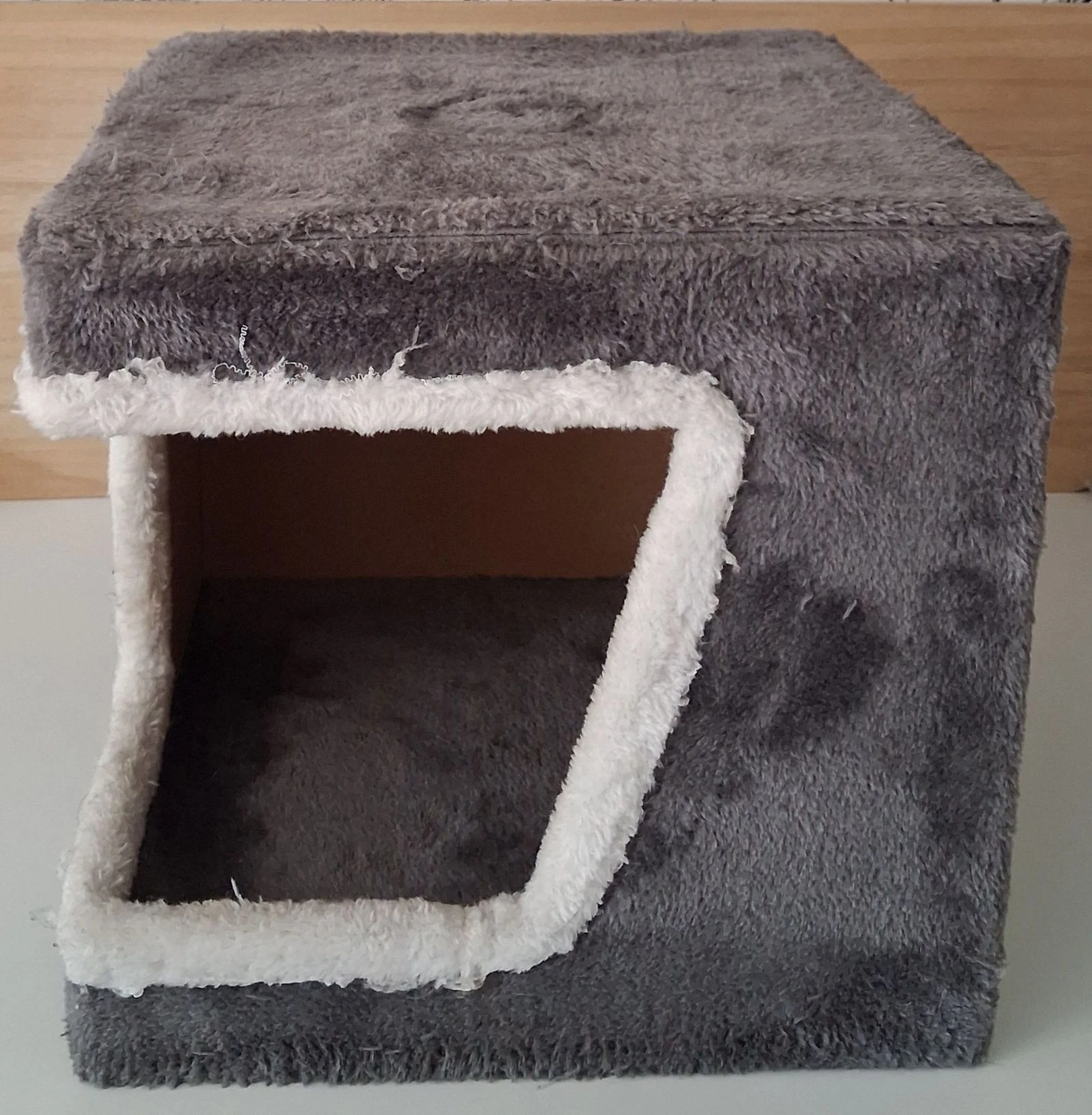 Bottom part of a cat tree – photo 2